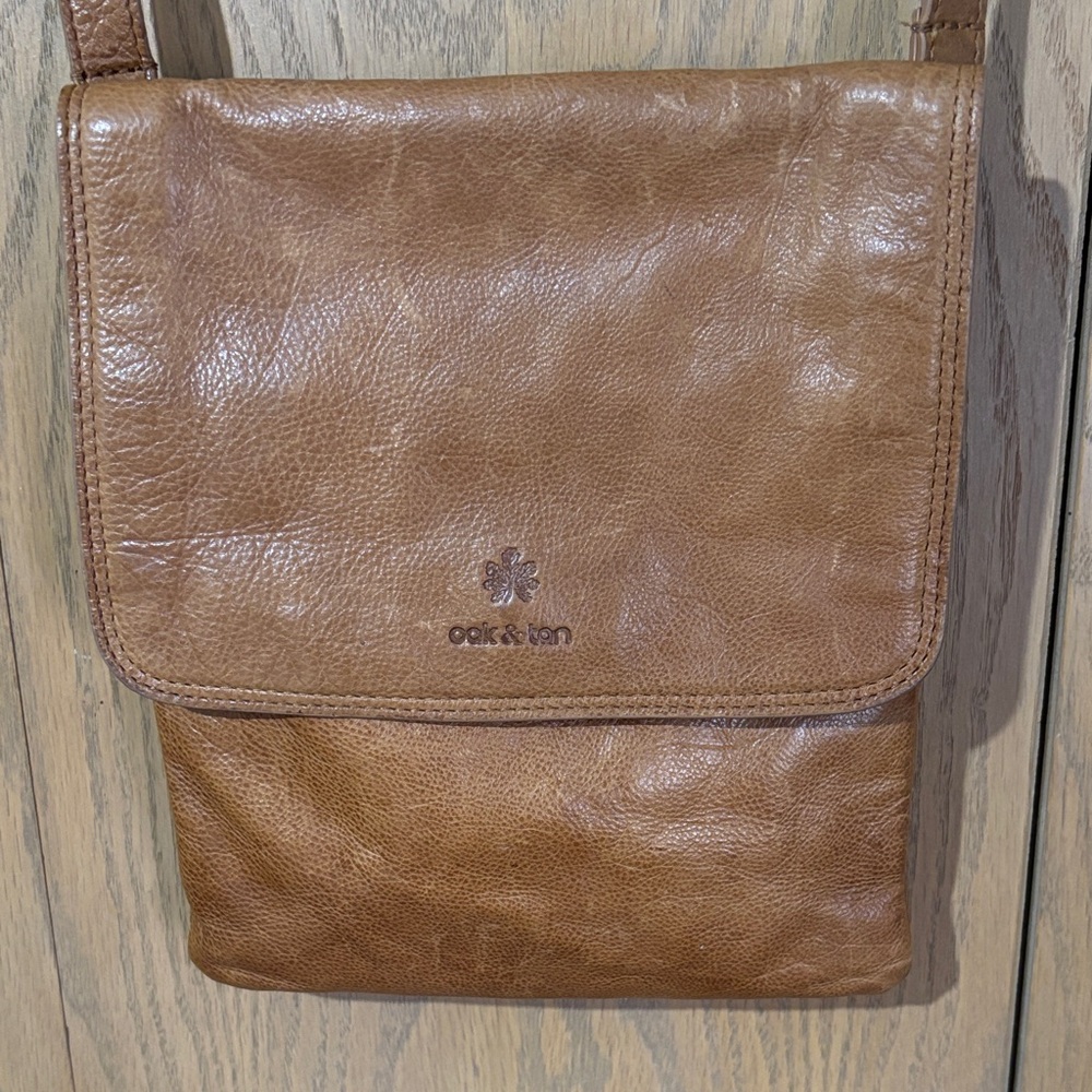 Oak & Tan leather crossbody bag very soft and leather smell Men’s or women’s